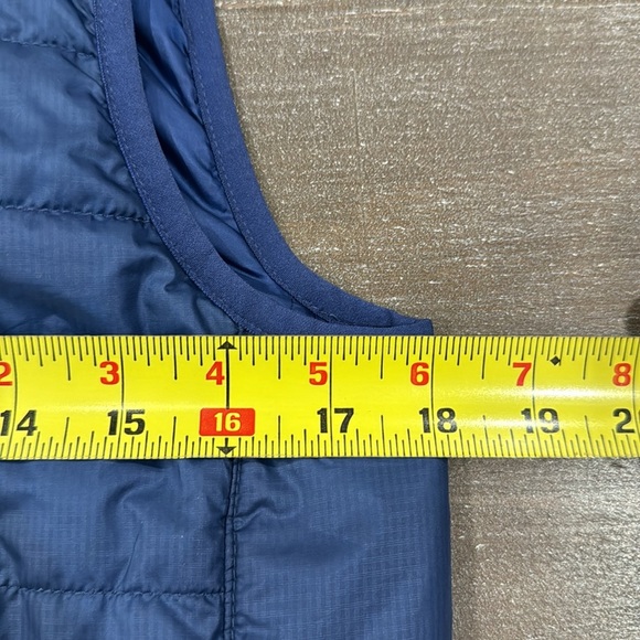 Vineyard Vines Boys Light Weight Vest Size M 12/14 EUC Navy Neon Green Accent - Picture 7 of 8